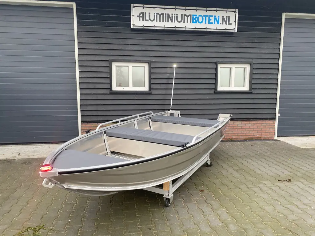 Aluminium_boot_V-bodem__QWEST_Marine_B380-8.webp