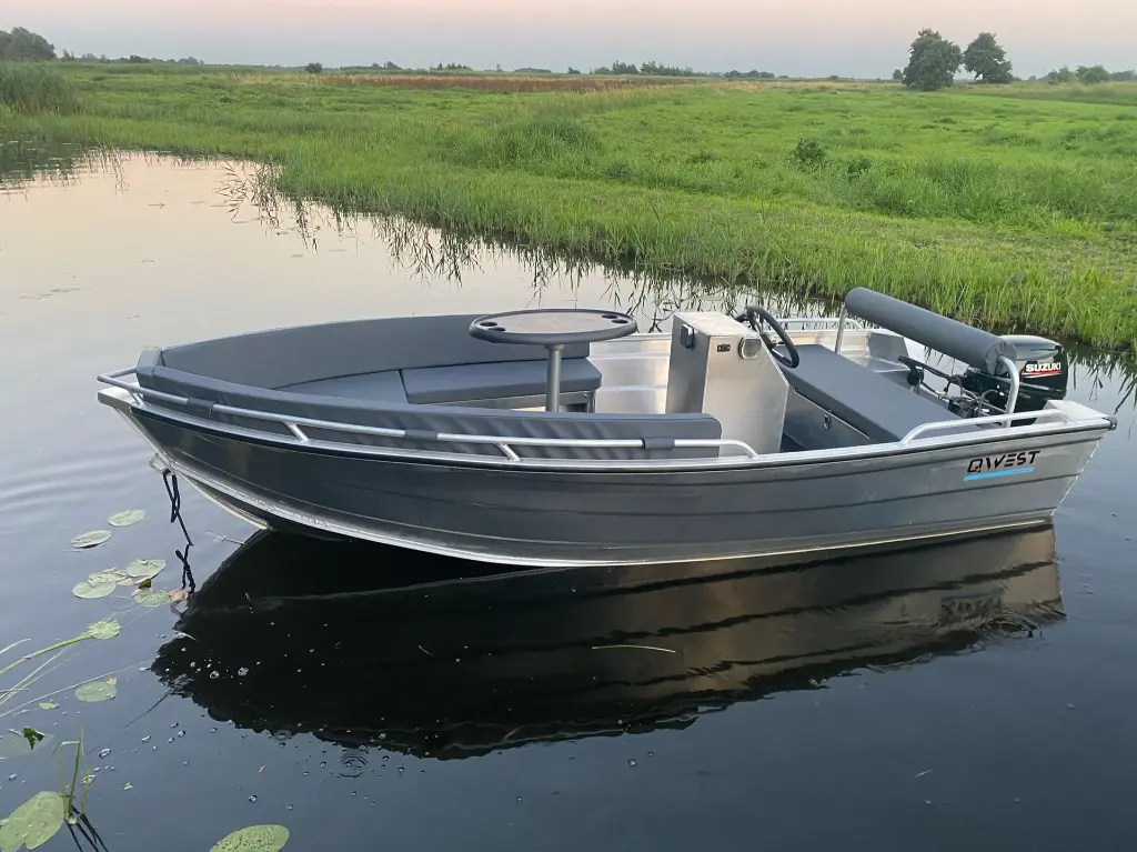 Aluminium-Sloep_QWEST_Marine_R400-25.webp